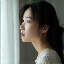 차분한 표정으로 창밖을 보는 이하은 회원