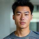 운동복을 입고 자신감 있는 표정의 박서준 회원